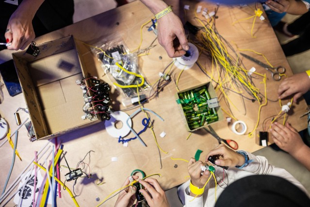 1995_building_robots_renee_altrov.jpg
